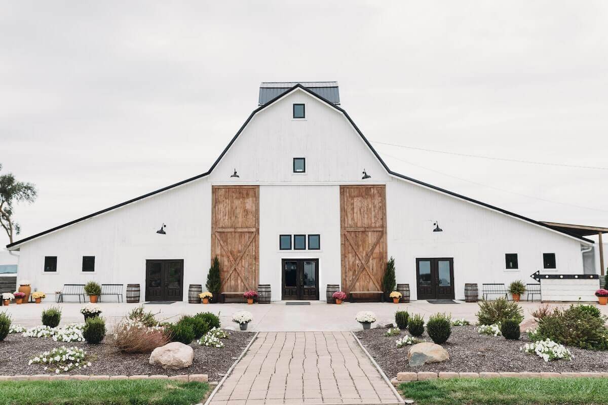 9 Rustic Barn Wedding Venue Considerations