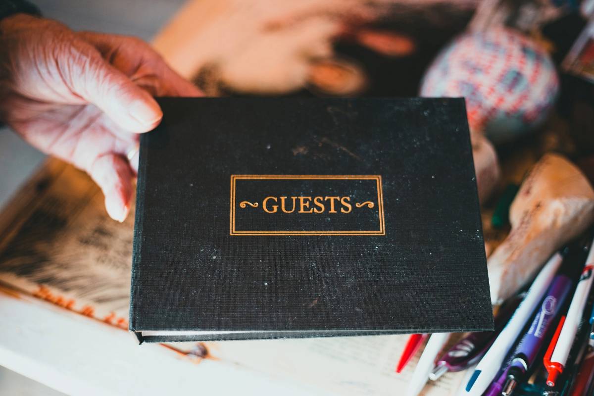 11 Wedding Guestbook Ideas to Treasure Wedding Memories