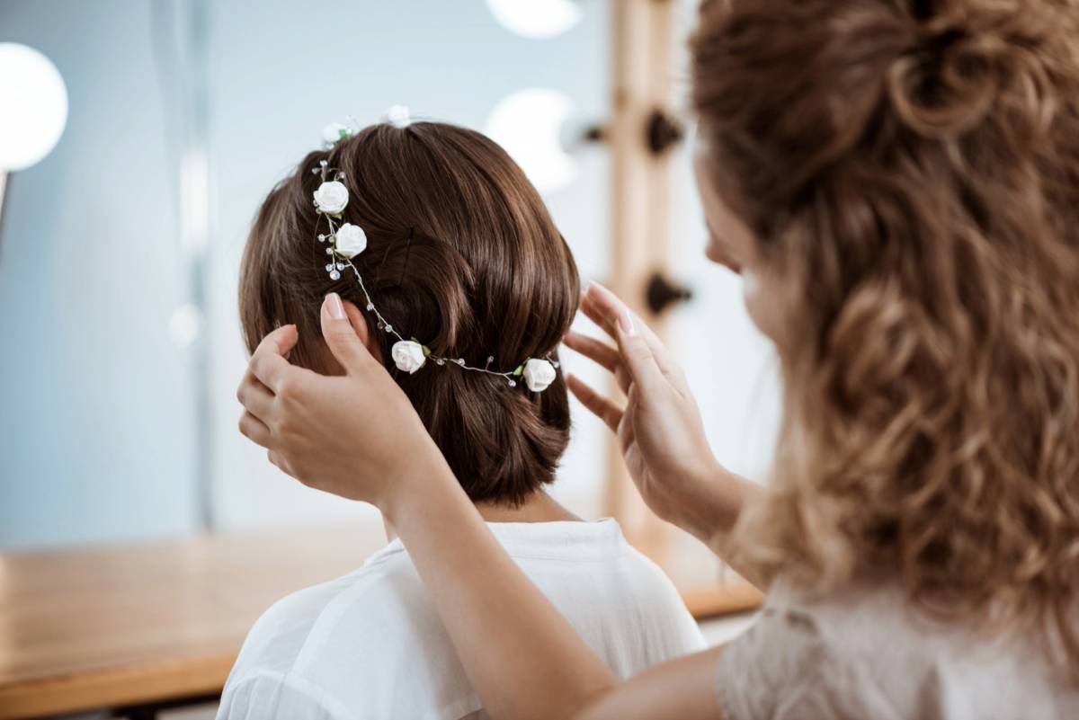 Your Ultimate Guide to Selecting Your Bridal Hair Accessories
