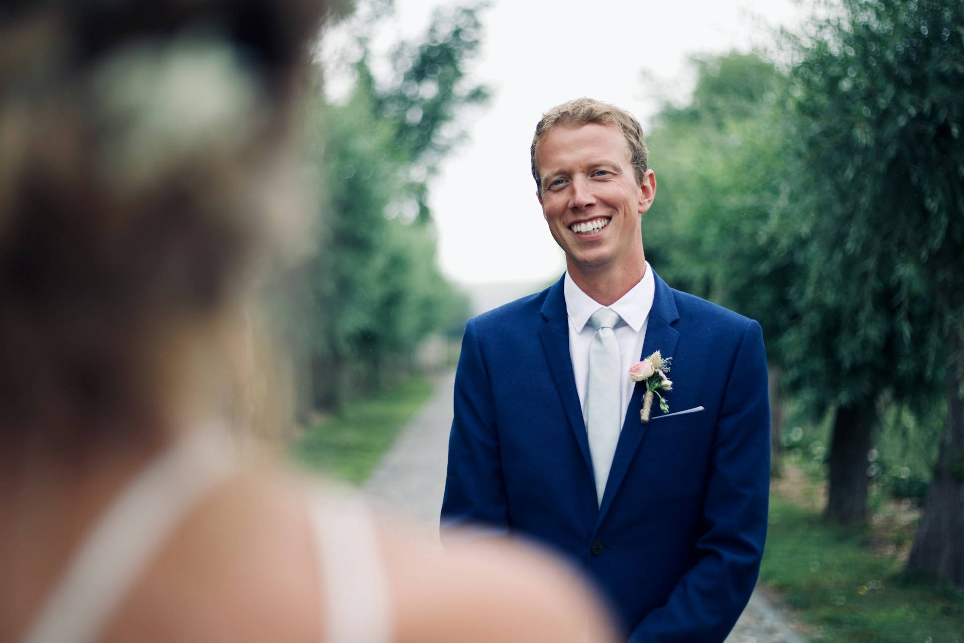 Tailored Perfection: A Guide to the Best Wedding Suits for the Groom