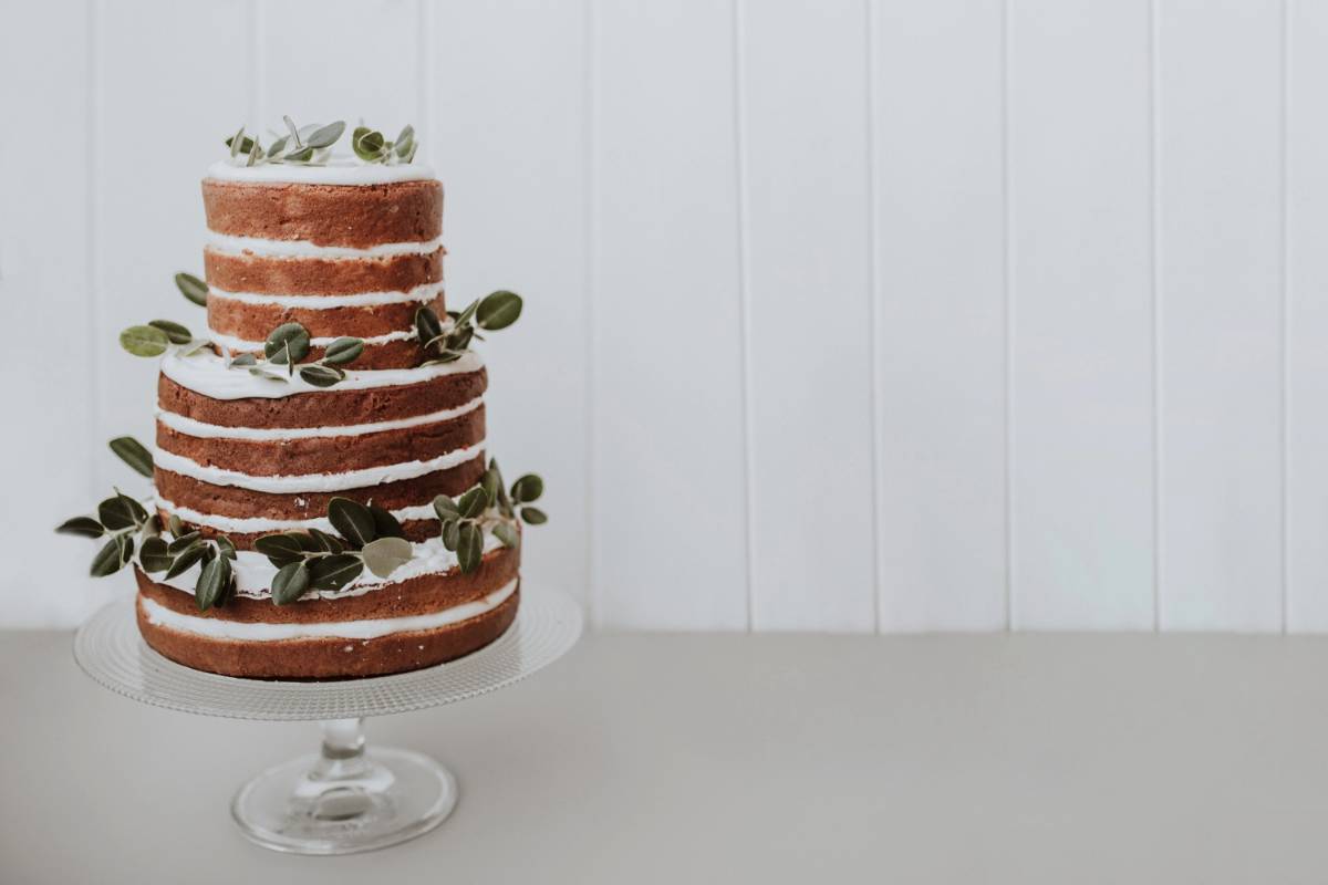 Embrace Simplicity and Elegance with a Naked Wedding Cake