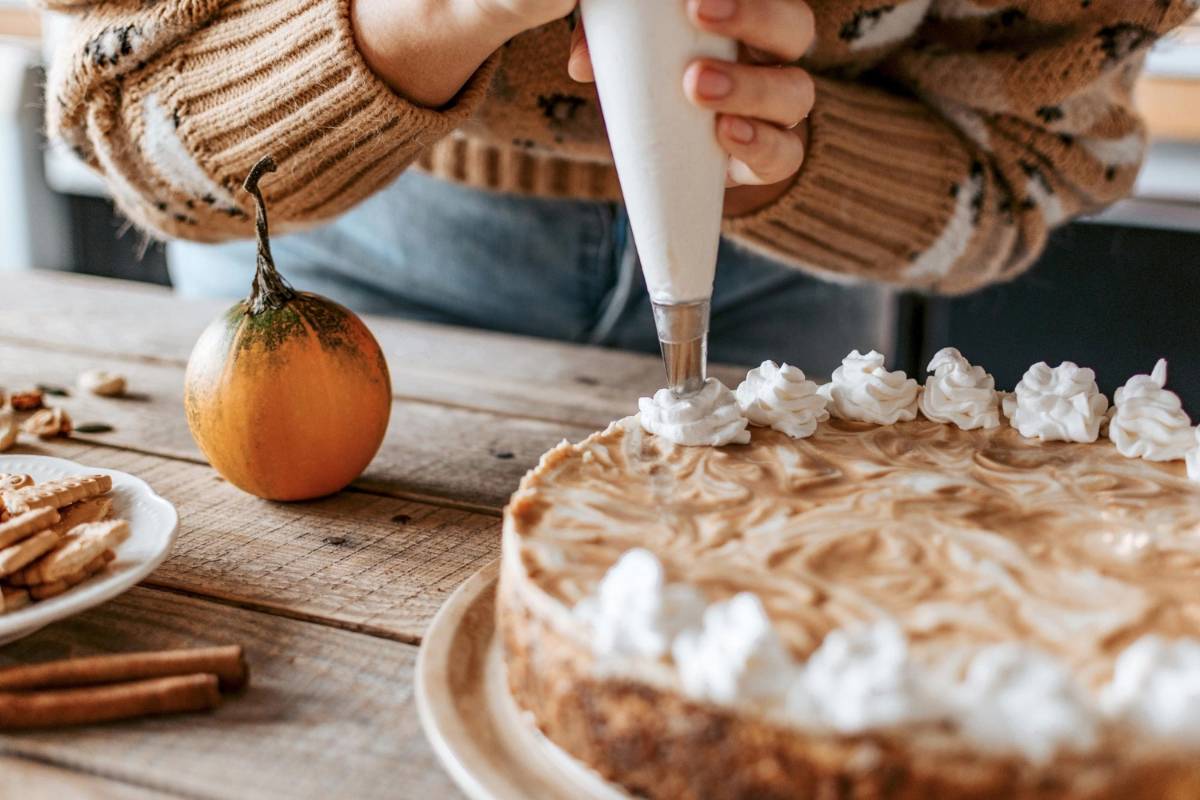 Essential Questions to Ask Your Wedding Cake Maker
