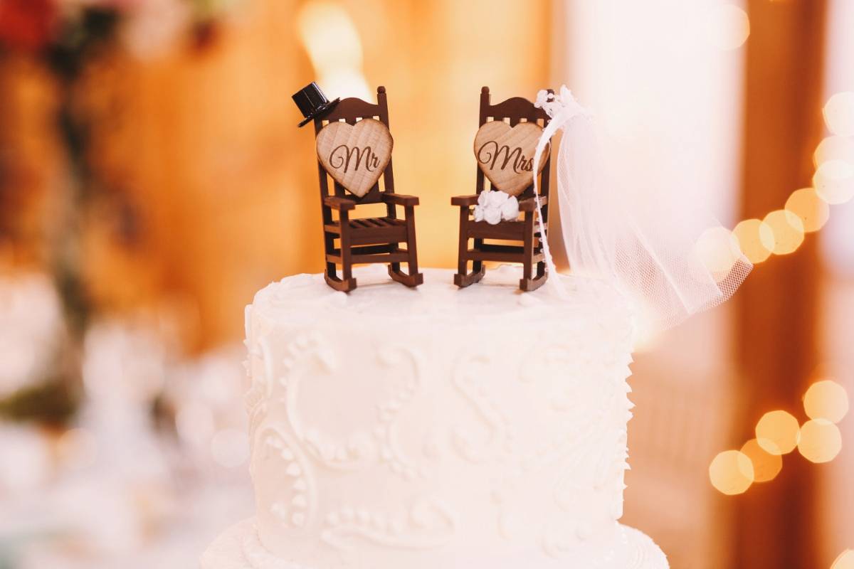 Wedding Cake Toppers: Adding a Personal Touch to Your Special Day
