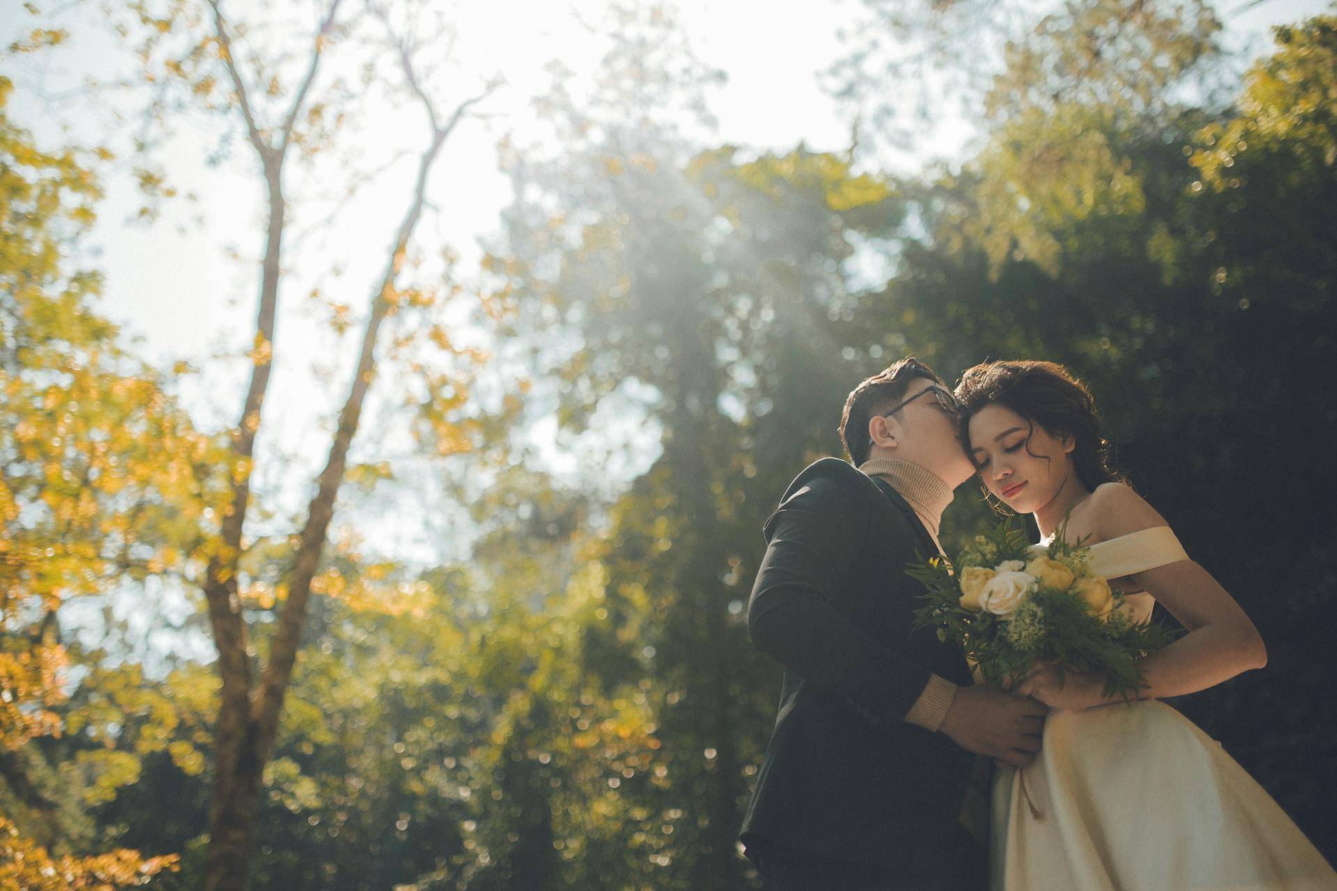 Engagement Dresses: Choose the Perfect Look for Your Day